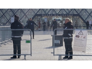 Louvre Müzesi’nde Güvenlik Önlemleri Arttırıldı
