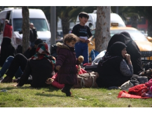 İstanbul’daki Mülteciler Sınır Kapısından Gelecek Müjdeli Haberi Bekliyor