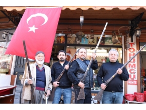 Mehmetçiğe Antika Silahlarla Destek