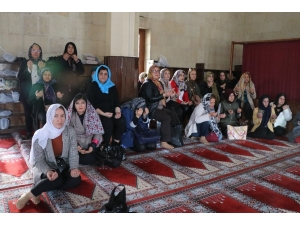 Kadınlar İdlib Şehitleri İçin Mevlit Okuttu Lokma Tatlısı Dağıttı