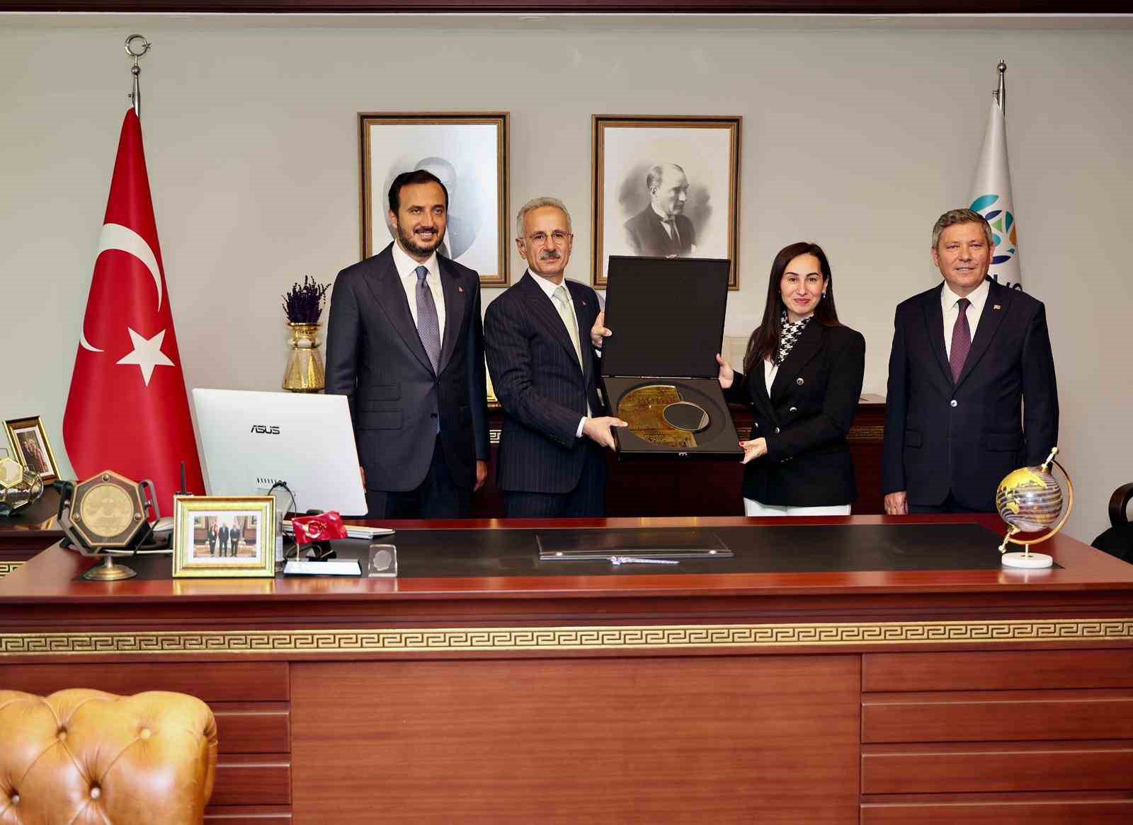 bakan-uraloglu-beykoz-ulasim-zirvesinde-konustu-bugun-biraz-daha-ete-kemige-burunmus-halini-konustuk