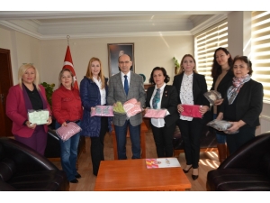 Sökeli Kadınlardan Çocuklar Üşümesin Diye Anne Eli