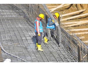 Akşemsettin Yarı Olimpik Havuzu’nun Temel Betonu Atıldı