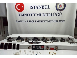 Bağcılar’da Silah Ve Uyuşturucu Ticareti Yapılan Eve Baskın: 2 Gözaltı