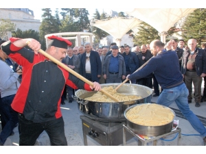 İdlip Şehitleri İçin 5 Bin Kişilik Helva Dağıtıldı