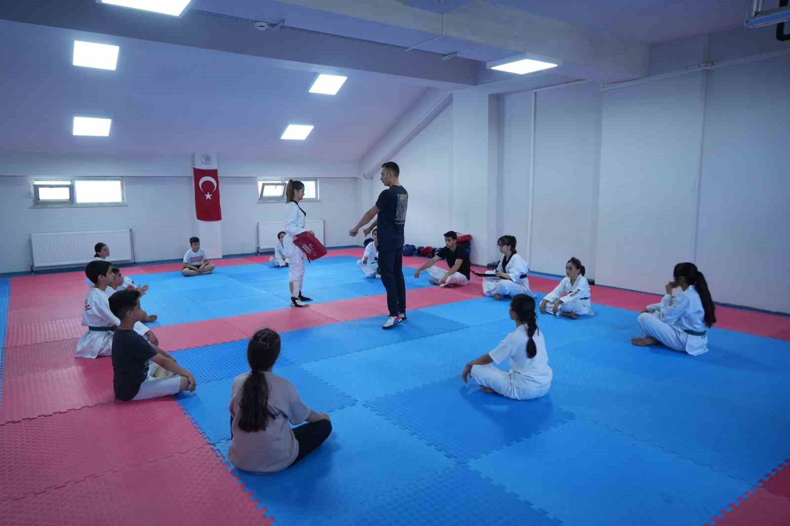 yaz-spor-okullari-nda-taekwondoya-yogun-ilgi