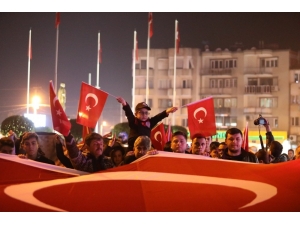 Akhisarlılar Şehitler İçin Tek Yürek Oldu