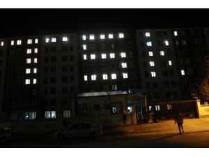 Binalara Oda Işıklarıyla Yazılan ’Tsk’ Yazısı Duygulandırdı