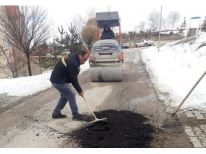 Bayburt’ta Bozulan Yollar Onarılıyor