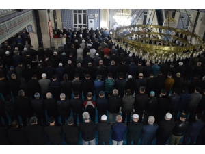 İdlib Şehitleri İçin Sabah Namazının Ardından Dua Edildi