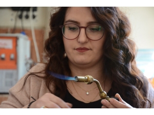 Altına ‘Kadın’ Eli Değdi