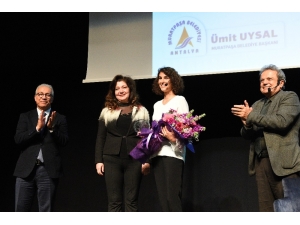 Arzum Onan’ın ‘Kadın’ Sergisi Muratpaşa’da