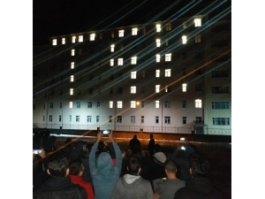 Kars’ta Öğrencilerden Mehmetçiğe Destek