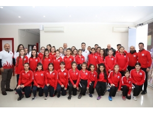 Başkan Kayalar, Kadın Sporcularla