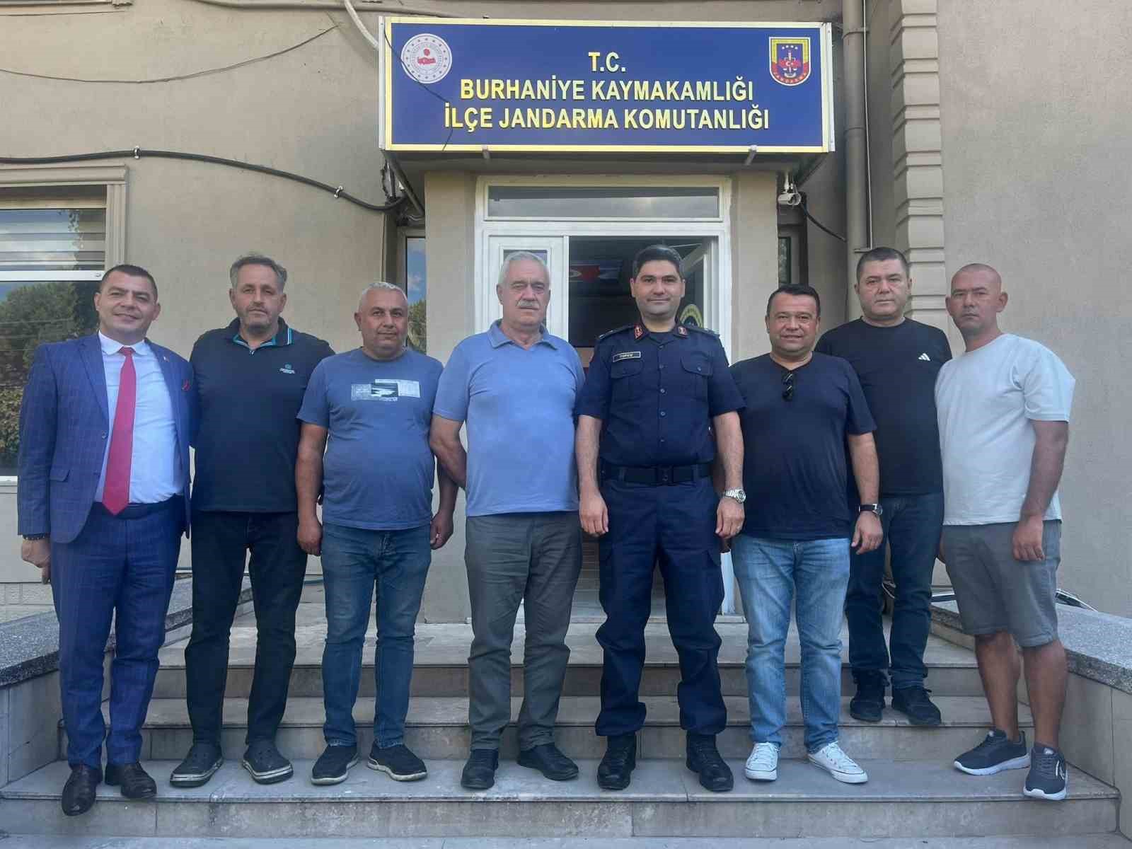 burhaniye-de-esnaf-ve-sanatkarlar-odasi-yonetimi-jandarma-komutanini-ziyaret-etti