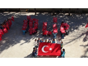 Öğrencilerden Türk Bayraklı İdlib Kareografisi