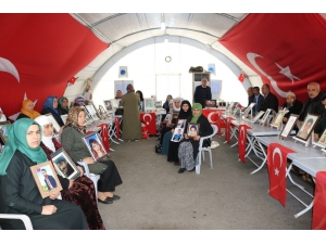 Hdp Önündeki Ailelerin Evlat Nöbeti 184’üncü Gününde