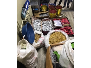 Fatih’te Operasyon Yapılan Adreste Yüklü Miktarda Tütün Ele Geçirildi