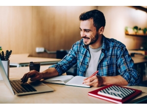 Online Eğitim Pazarı Üniversitelerin Desteğiyle Büyüyor