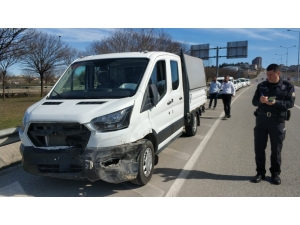 Samsun’da Kamyonet Bariyere Çarptı: 2 Yaralı
