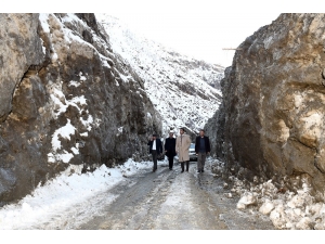 Yüksekliği 6-7 Metreyi Bulan Çığlar Temizleniyor