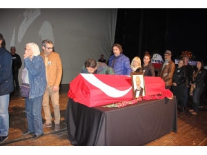 Ünlü Sanatçı Kıvanç Uğraşbul Son Yolculuğuna Uğurlandı