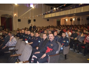Akhisar’da ‘Depremle Yaşamak’ Konferansı Düzenlendi