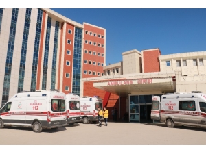 Sivas’ta Gıda Zehirlenmesi Şüphesi İle 22 Öğrenci Hastaneye Kaldırıldı