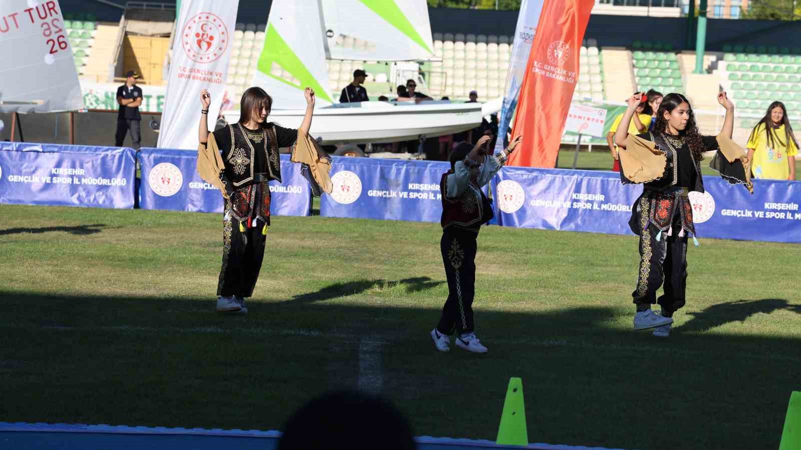 kirsehir-de-yaz-spor-okullari-32-bransta-coskulu-torenle-acildi