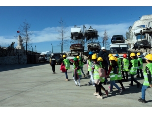 Mardin’de Öğrenciler Geri Dönüşüm Tesisini Gezdi