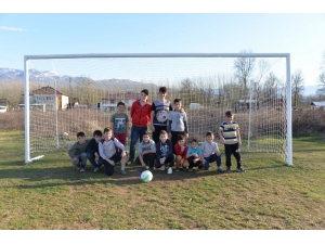 Başkan Babaoğlu Çocukların İstediği Futbol Sahasını Yaptırdı