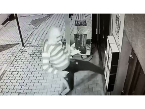 Bolu’da 3 Marketi Soyan Hırsız Güvenlik Kameralarına Yakalandı