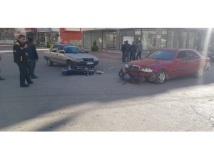 Otomobil İle Motosiklet Çarpıştı: 1 Yaralı