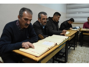 Şahinbey’den İşçilere Gece Kur’an Kursu