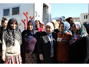 Semiha Yıldırım, Elazığ’da Depremzedeleri Ziyaret Etti