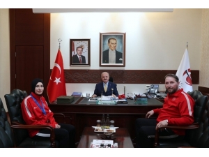 Vali Çakacak, Milli Sporcu Turhan’ı Kabul Etti