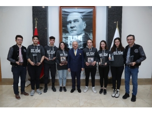 Vali Çakacak, Gelişim Okulları Robot Takımı Öğrencilerini Kabul Etti