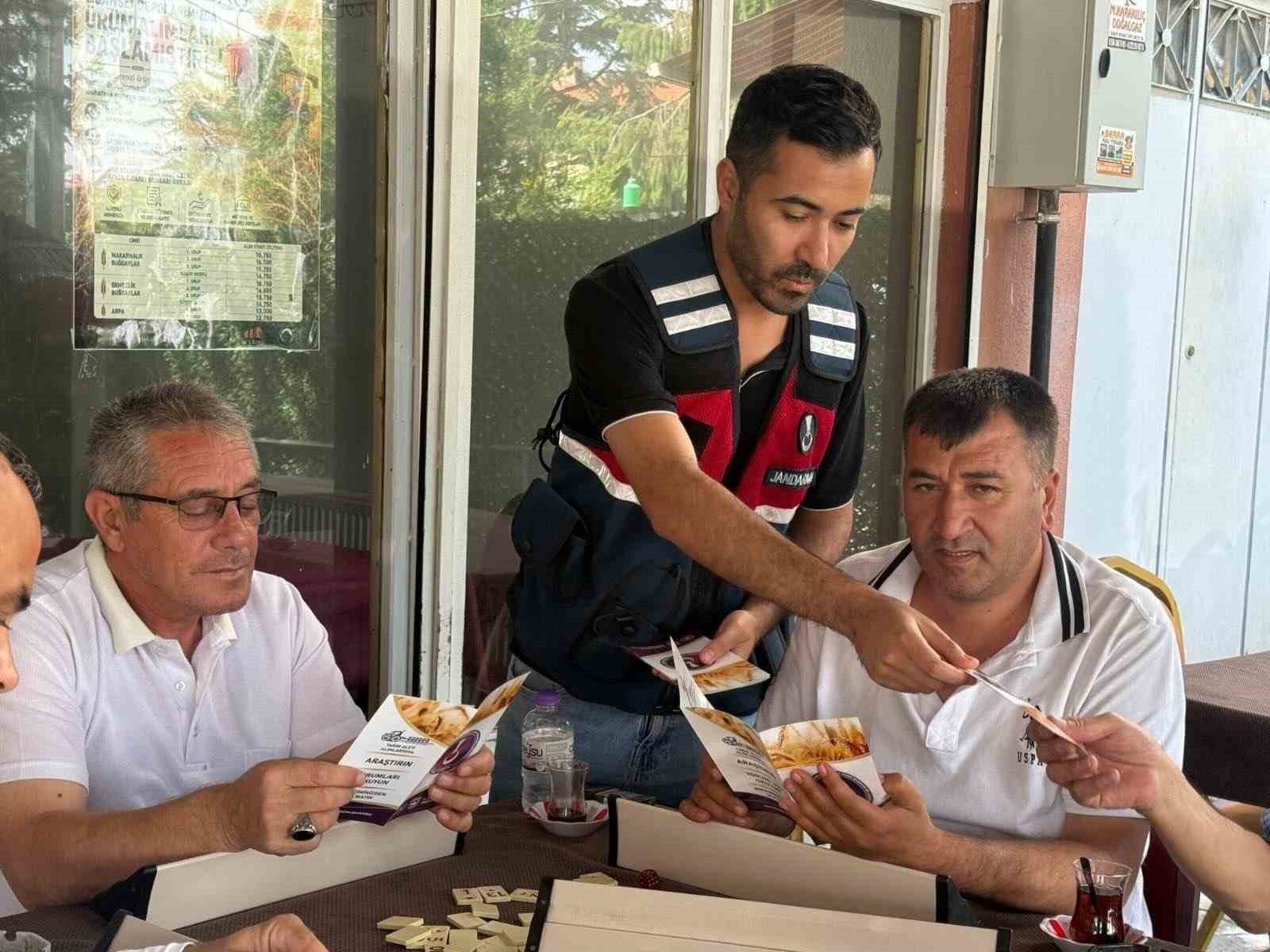 jandarma-vatandaslari-dolandiricilik-konusunda-bilgilendirdi
