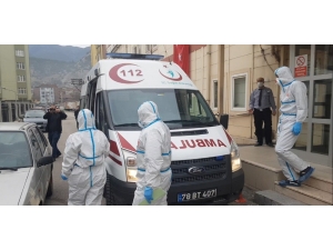 Karabük’te Umreden Dönen Yaşlı Çift Öksürük Nedeniyle Hastaneye Başvurdu