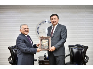 Kırgızistan’ın Ankara Büyükelçisi Ömüraliyev, Başkan Büyükkılıç’ı Ziyaret Etti