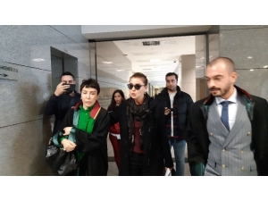 Duruşmada Gözyaşlarına Hakim Olamayan Gülben Ergen, Beraat Etti