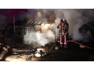 Ankara’da Gecekondu Yandı: 6 Kişi Dumandan Etkilendi