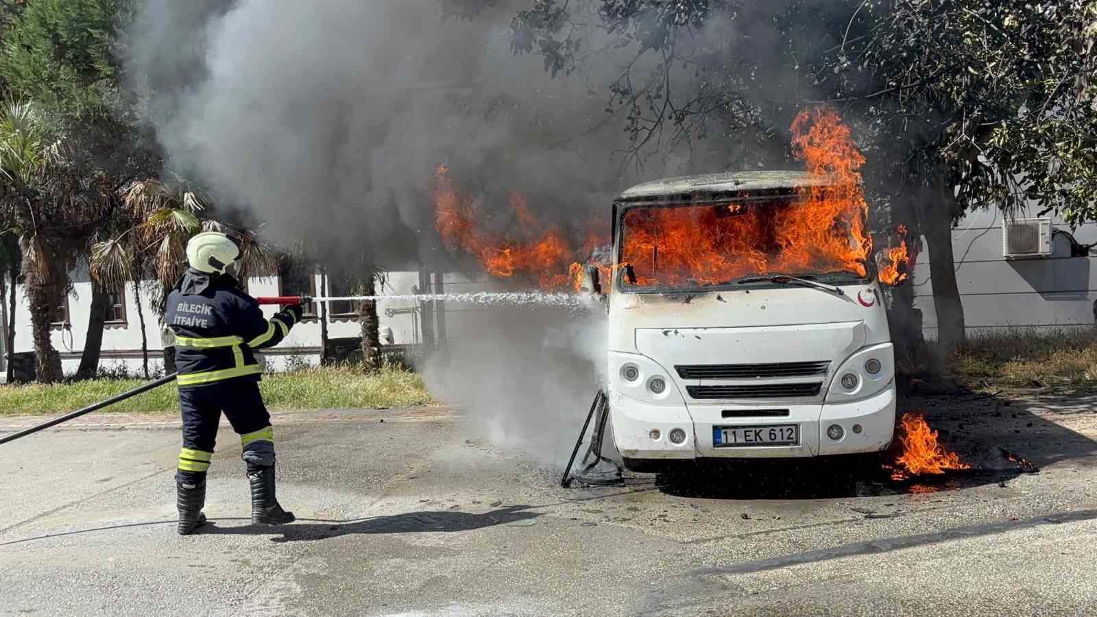 park-halindeki-minibus-alev-alev-yandi