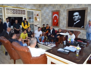 Yeni Malatyaspor’da Taraftardan Tesislere Moral Ziyareti