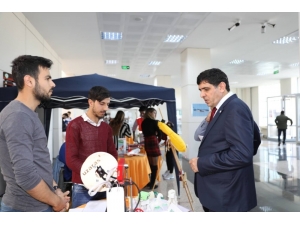Iğdır Üniversitesi Rektörü Alma, Öğrenci Toplulukları Stantlarını Ziyaret Etti