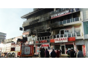 Erciş’te Yangın, 8 İş Yeri Hasar Gördü