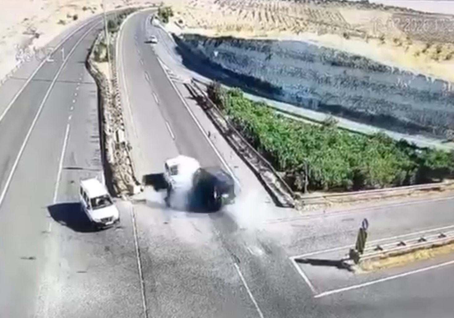 birecik-te-3-kisinin-oldugu-kazanin-goruntuleri-ortaya-cikti