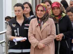 Fetö’nün Ablası Gülerek Gittiği Adliyede Tutuklandı