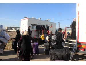 Suriyeliler, Üç Ayları Yakınlarıyla Geçirmek İçin Ülkelerine Gidiyor