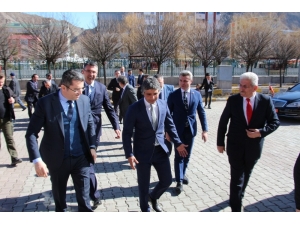 Vali Memiş, Muhtarlarla Bir Araya Geldi: “Oltu Bizim Gözbebeğimiz”